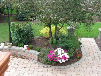 2424 Cloverdale Rd, Naperville, IL 60564 - photo 3