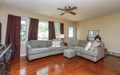 2410 Tomlin Ln, Des Moines, IA 50317 - photo 3