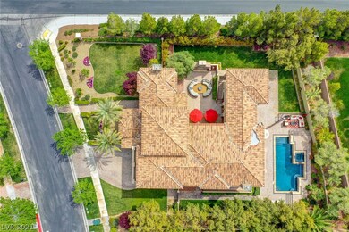Lot Overview with Front Yard, Large Courtyard, Gra