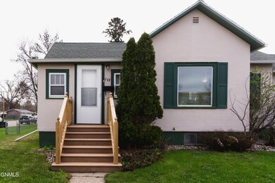 724 4th Ave NW, Jamestown, ND 58401 - photo 2