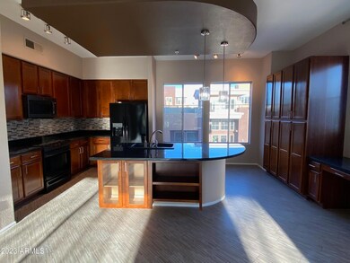 Open kitchen to Family room