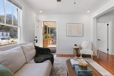 2714 W Surrey_Int_5