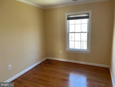 8917 Shamrock Ct, Springfield, VA 22152 - photo 6