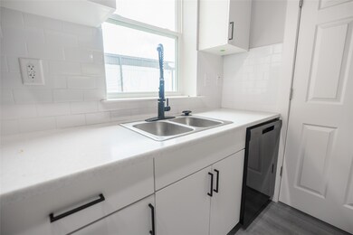 2612 Castle St unit B, Waller, TX 77484 - photo 7