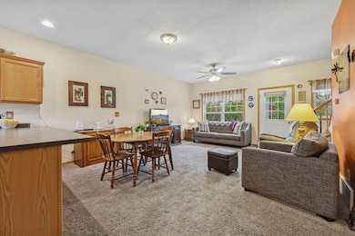 2929 Hemingway Dr unit 123, Chaska, MN 55318 - photo 7