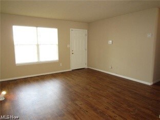 1544 E 29th St, Lorain, OH 44055 - photo 3