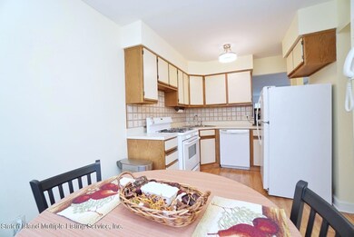 33 Stonegate Dr, Staten Island, NY 10304 - photo 7