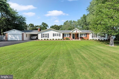 10586 Deacon Rd, White Plains, MD 20695 - photo 2