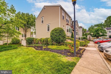 2326 Hunters Square Ct, Reston, VA 20191 - photo 2