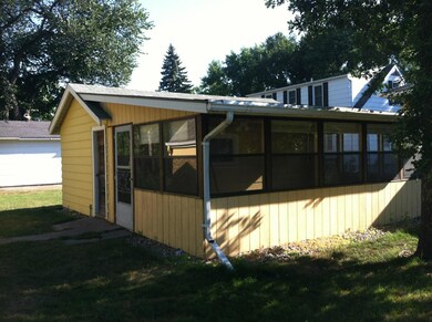 Sunroom area off of garage