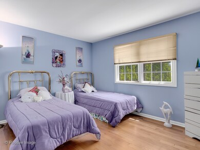 824 Lyndhurst Ct, Naperville, IL 60563 - photo 3