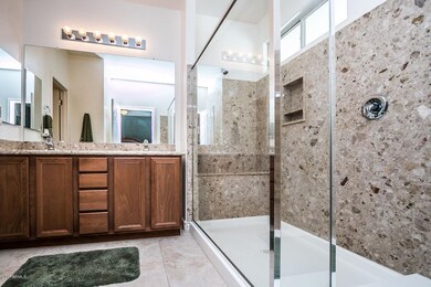 2232 E Gillcrest Rd-25