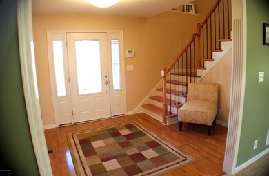 6907 Foyer