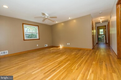 608 Washington Ave, Halethorpe, MD 21227 - photo 7