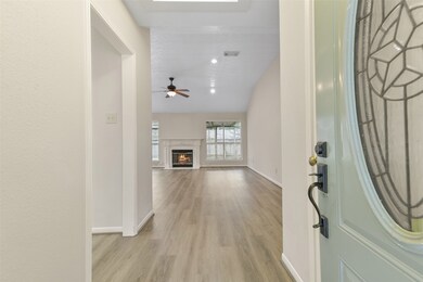 720 Regency Ct, Friendswood, TX 77546 - photo 3