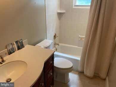 7140 Persimmon Ln, Owings, MD 20736 - photo 6