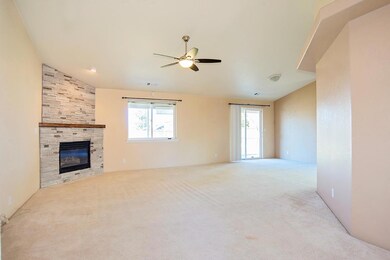 119 Meadowbrook Dr, Central Point, OR 97502 - photo 4