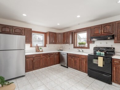 112 Vine St, Saugus, MA 01906 - photo 3