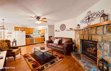 3042 Crestview Ct, Sevierville, TN 37862 - photo 3