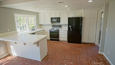 Large kitchen with breakfast bar & recessed lighting