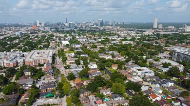 1631 Colquitt St, Houston, TX 77006 - photo 3