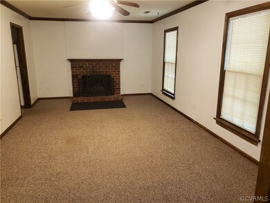 Live Rm/ Fireplace 19x12