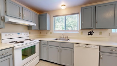 801 Us Rt 1 Yorke Woods unit K-3, York, ME 03904 - photo 4