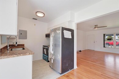 302 N B St - 12