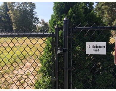 101 Edgemere Rd, West Roxbury, MA 02132 - photo 2