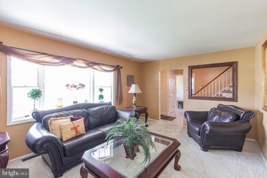 418 Farnsworth Dr, Broomall, PA 19008 - photo 5