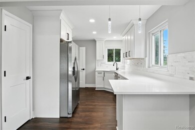 1418 W 13 Mile Rd, Royal Oak, MI 48073 - photo 7