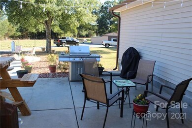 concrete patio/grill area