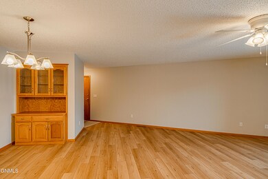 2636GatewayAveu205_00023