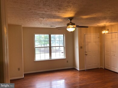 7104 Mahogany Dr, Hyattsville, MD 20785 - photo 3