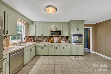 416 Alice Dr, Camden, SC 29020 - photo 5