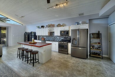 Kitchen w/ Breakfast Bar Seating