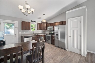 1905 E 25th St, Des Moines, IA 50317 - photo 7