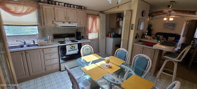 207 Forest Knoll Dr, Atlantic Beach, NC 28512 - photo 6