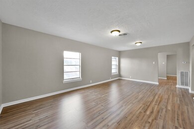 2517 Avenue of Oaks St, Houston, TX 77026 - photo 6