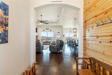 301 Kenyon Ct, Granbury, TX 76049 - photo 5