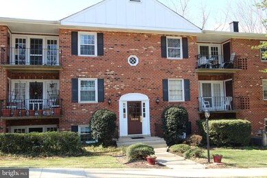 3830 Lyndhurst Dr unit 101, Fairfax, VA 22031 - photo 2