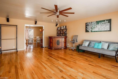 1108 Gatehouse Rd, High Point, NC 27262 - photo 3