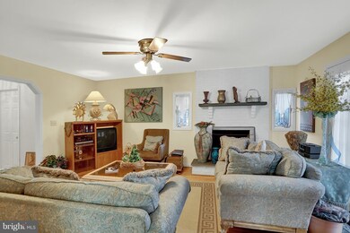 218 Windridge Acres Ct, Silver Spring, MD 20905 - photo 2