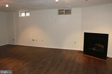 3066 White Birch Ct, Fairfax, VA 22031 - photo 5