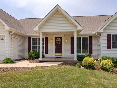 25 Red Bud Ln, Leicester, NC 28748 - photo 4