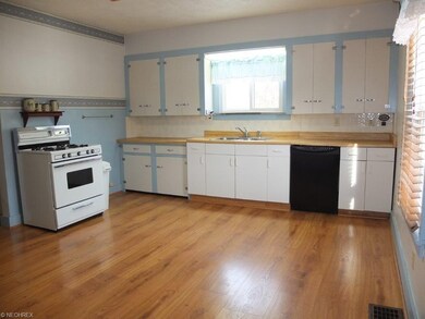 2968 Maple Ave NE, Canton, OH 44714 - photo 3