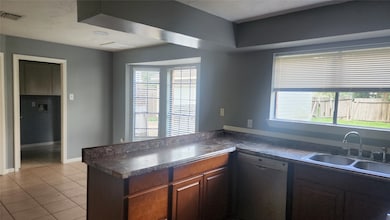 Open kitchen and breakfast area