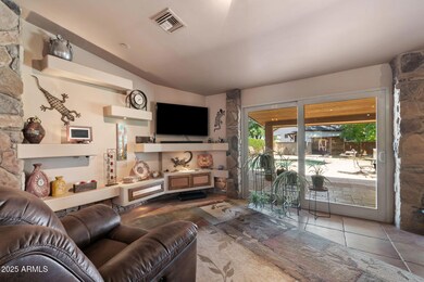 010__8601 E Highland Ave
