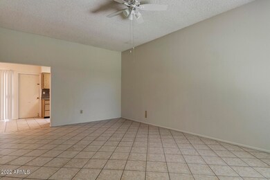 04_10026_W_Hawthorn_Dr__04_mls