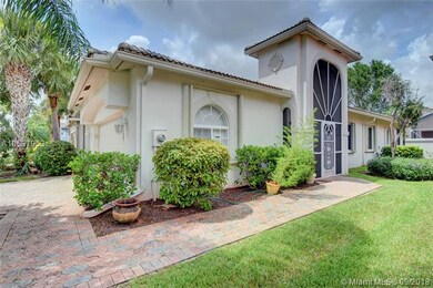 Screened front entryway